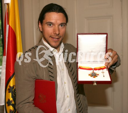 Ehrung der Olympiasieger. Siegi Grabner. Klagenfurt, am 29.5.2006.
---
pressefotos, pressefotografie, kuess, qs, qspictures, sport, bild, bilder, bilddatenbank