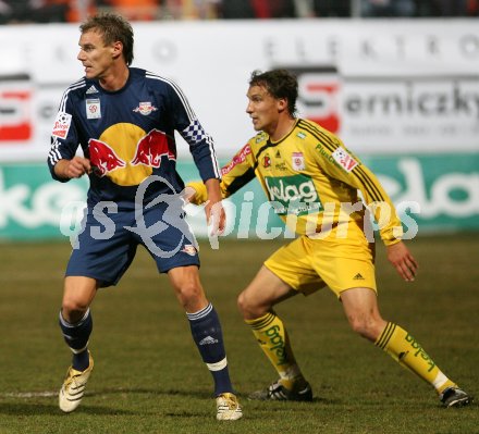 Fussball OEFB Cup. FC Kaernten gegen Red Bull Salzburg. Juergen Kampel (FCK), Alexander Zickler (Salzburg). Klagenfurt, am 13.3.2007.
Foto: Kuess
---
pressefotos, pressefotografie, kuess, qs, qspictures, sport, bild, bilder, bilddatenbank