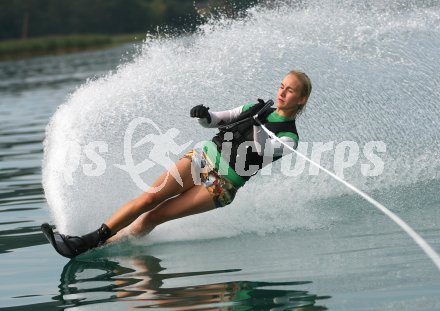 Wasserski. Tina Rauchenwald. U17 Weltmeisterin. Slalom. P?rtschach, am 2.9.2006.
---
pressefotos, pressefotografie, kuess, qs, qspictures, sport, bild, bilder, bilddatenbank