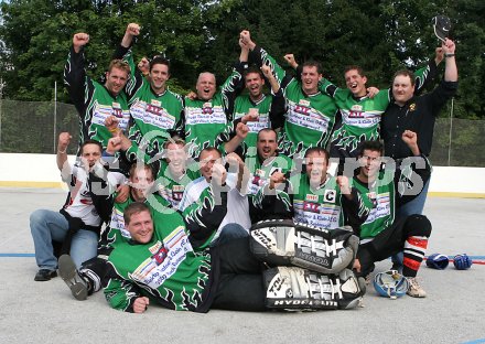 Ballhockey. K?rntner Meisterschaft. ASK? Villach. K?rntner Meister 2005. Finalspiel City Club United gegen ASK? Villach 4:5. Viktring, am 27.8.2005.
---
pressefotos, pressefotografie, kuess, qs, qspictures, sport, bild, bilder, bilddatenbank