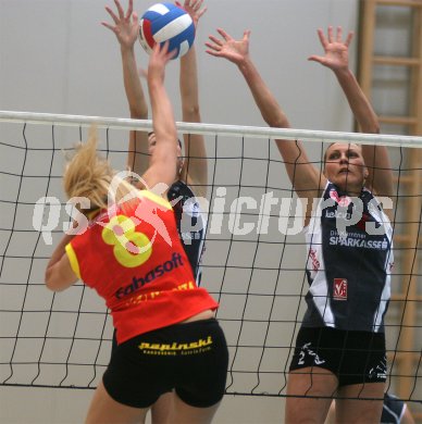 Volleyball Bundesliga Semifinale. Martina Magnet und Bernadeta Leper beim Block. Wildcats gegen Linz. Klagenfurt, am 8.4.2005.


---
pressefotos, pressefotografie, kuess, qs, qspictures, sport, bild, bilder, bilddatenbank