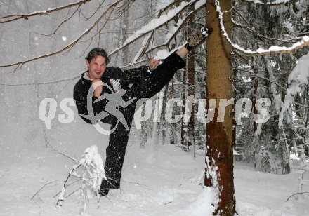 Kickboxen. Bernhard Sussitz. 8-facher Weltmeister. Klagenfurt, am 20.3.2007.
Foto: Kuess
---
pressefotos, pressefotografie, kuess, qs, qspictures, sport, bild, bilder, bilddatenbank