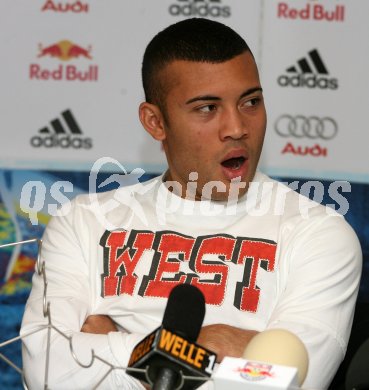 Pressekonferenz Red Bull Salzburg. Johan Vonlanthen. Salzburg, am 8.3.2007.
Foto: Kuess
---
pressefotos, pressefotografie, kuess, qs, qspictures, sport, bild, bilder, bilddatenbank