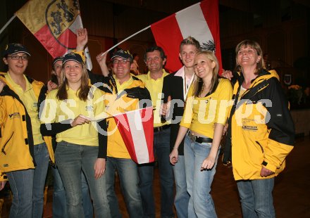 Schi, Ski, Nordisch, Schispringen, Thomas Morgenstern.Weltmeister im Mannschaftsspringen.Empfang in der Heimatgemeinde Seeboden.  Thomas Morgenstern mitFreundin Kristina, Eltern und Mitgliedern des Fanclubs. Seeboden, am 2.4.2005.
---
pressefotos, pressefotografie, kuess, qs, qspictures, sport, bild, bilder, bilddatenbank