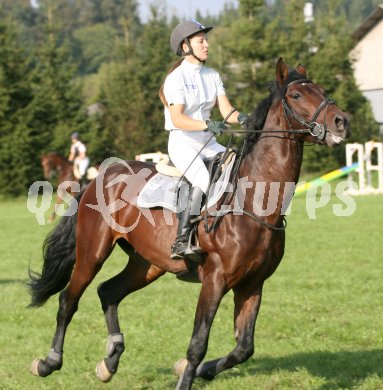 Reiten. Reitturnier Ehrenhausen. Skorianz-Jenull Andrea auf Bonte Balu. Union Reitverein Klagenfurt. Klagenfurt, am 22.9.2006.
---
pressefotos, pressefotografie, kuess, qs, qspictures, sport, bild, bilder, bilddatenbank