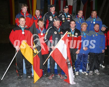 Eissch?tzen EM im Weitschiessen am Goggausee bei Feldkirchen in K?rnten. Siegerehrung des Mannschaftsbewerbes. Von links Deutschland (2.), ?sterreich (1.) und Italien (3.) Goggausee, am 22.1.2005.
---
pressefotos, pressefotografie, kuess, qs, qspictures, sport, bild, bilder, bilddatenbank