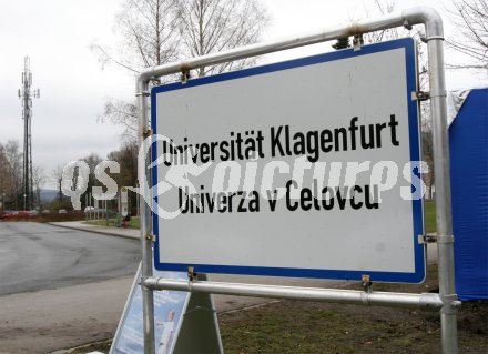 Zweisprachige Beschriftung bei der Alpe Adria Universit?t Klagenfurt.
---
pressefotos, pressefotografie, kuess, qs, qspictures, sport, bild, bilder, bilddatenbank