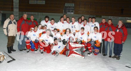 Kaerntens Eishockeymannschaft
---
pressefotos, pressefotografie, kuess, qs, qspictures, sport, bild, bilder, bilddatenbank