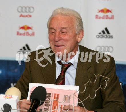 Pressekonferenz Red Bull Salzburg. Giovanni Trapattoni. Salzburg, am 8.3.2007. Foto: Kuess
---
pressefotos, pressefotografie, kuess, qs, qspictures, sport, bild, bilder, bilddatenbank