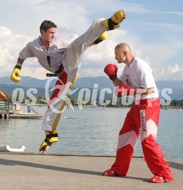 Kickboxen. Kampfsport. Bernhard Sussitz und Gerald Zimmermann beim Sparring am W?rther See. Klagenfurt, am 19.8.2005.
---
pressefotos, pressefotografie, kuess, qs, qspictures, sport, bild, bilder, bilddatenbank