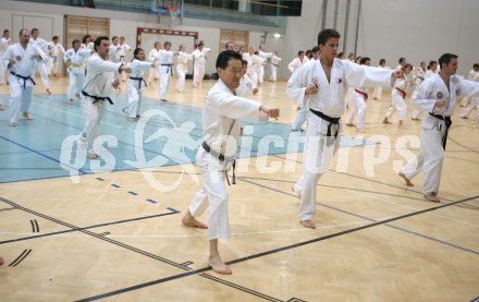 Tae Kwon Do. Jahresabschlusstraining unter der Leitung von Grossmeister Son Jong Ho. Klagenfurt, am 30.12.2006.
Foto: qspictures/Kuess
---
pressefotos, pressefotografie, kuess, qs, qspictures, sport, bild, bilder, bilddatenbank