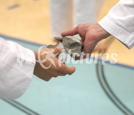 Tae Kwon Do. Jahresabschlusstraining unter der Leitung von Grossmeister Son Jong Ho. Klagenfurt, am 30.12.2006.
Foto: qspictures/Kuess
---
pressefotos, pressefotografie, kuess, qs, qspictures, sport, bild, bilder, bilddatenbank