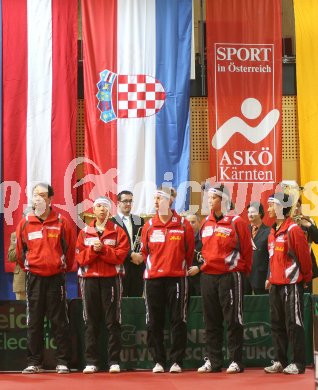 Tischtennis. Damen EM Qualifikationsspiel ?sterreich gegen Slowenien. Er?ffnung, Team ?sterreich, Trainer Liu Yan Jun, Li Quiangbing, Veronika Heine, Martina Petzner, Susi Liu Jia  (?sterreich). Bleiburg, am 11.1.2007.
Foto: Powerpixx/Kuess    

---
pressefotos, pressefotografie, kuess, qs, qspictures, sport, bild, bilder, bilddatenbank