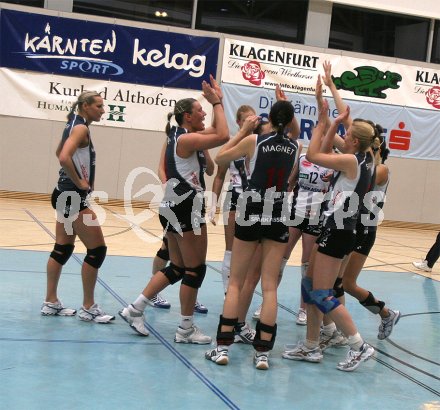 Volleyball Bundesliga Semifinale. Jubel der Wildcats ?ber den Sieg gegen Linz.Wildcats gegen Linz. Klagenfurt, am 8.4.2005.


---
pressefotos, pressefotografie, kuess, qs, qspictures, sport, bild, bilder, bilddatenbank