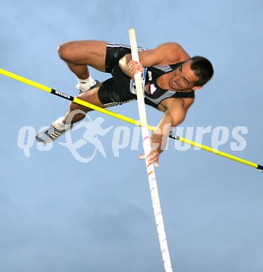 100 Minuten Zehnkampf in Wolfsberg. Stabhochsprung. Roman Sebrle. Wolfsberg, am 26.8.2005.
Foto: Kuess
---
pressefotos, pressefotografie, kuess, qs, qspictures, sport, bild, bilder, bilddatenbank