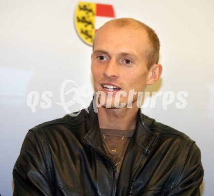 Tennis. Pressekonferenz. Nikolay Davydenko. Klagenfurt, am 5.3.2007.
Foto: Kuess
---
pressefotos, pressefotografie, kuess, qs, qspictures, sport, bild, bilder, bilddatenbank