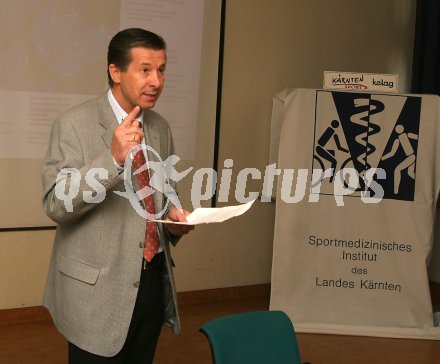 Dr. Karl Schnabl, Ex-Schisprungolympiasieger. Leiter des Institutes f?r Sportmedizin. Klagenfurt, am 15.4.2005
---
pressefotos, pressefotografie, kuess, qs, qspictures, sport, bild, bilder, bilddatenbank