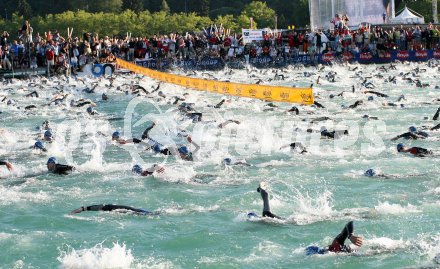 Ironman. Triathlon. Schwimmen. Start. Klagenfurt, am 16.7.2006.
---
pressefotos, pressefotografie, kuess, qs, qspictures, sport, bild, bilder, bilddatenbank