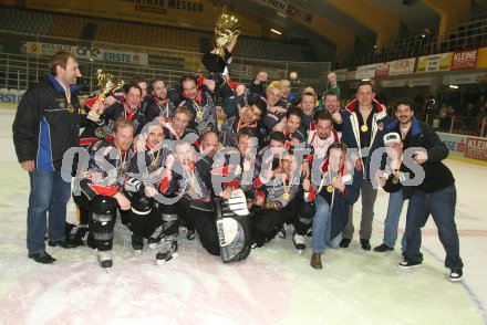 Eishockey, Elite Liga. Tarco W?lfe. Meisterfeier. Mannschaftsfoto. Klagenfurt, am 23.3.2005.
---
pressefotos, pressefotografie, kuess, qs, qspictures, sport, bild, bilder, bilddatenbank