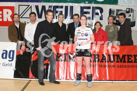 Volleyball Damen MEVZA. ATSC Wildcats gegen Senica. Spielerin des Abends - Elena Kaaden (Wildcats). Bernhard Eisel. Klagenfurt, am 15.12.2006.
Foto: Kuess
---
pressefotos, pressefotografie, kuess, qs, qspictures, sport, bild, bilder, bilddatenbank