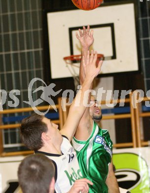 Basketball. Kos gegen W?rthersee Piraten. Gonzales Adalberto (KOS), Kunovjanek Maximilian (W?P). Klagenfurt, 1.2.2007
Foto: Kuess
---
pressefotos, pressefotografie, kuess, qs, qspictures, sport, bild, bilder, bilddatenbank