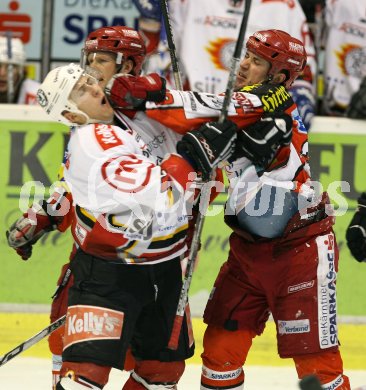 Eishockey Bundesliga. KAC gegen Jesenice.  Ryan Foster (KAC), Uros Vidmar (Jesenice). Klagenfurt, am 4.3.2007.
---
pressefotos, pressefotografie, kuess, qs, qspictures, sport, bild, bilder, bilddatenbank