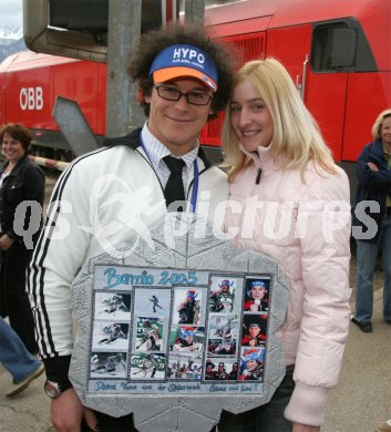 Schi Alpin, Weltcup. Empfang Rainer Sch?nfelder. Rainer Sch?nfelder mit Freundin Manuela. Bleiburg, am 19.3.2005.
---
pressefotos, pressefotografie, kuess, qs, qspictures, sport, bild, bilder, bilddatenbank