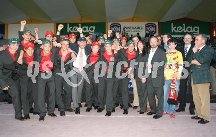 Verabschiedung der Sch?ler der HAK, die sich f?r die WM f?r Schulen in D?nemark qualifiziert haben. Klagenfurt, am 15.4.2005.
---
pressefotos, pressefotografie, kuess, qs, qspictures, sport, bild, bilder, bilddatenbank