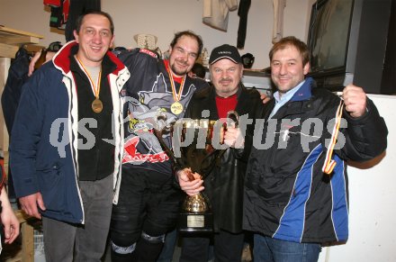 Eishockey Elite Liga. Tarco W?lfe Meister 2004/05. Trainer, Tarmann jun. und sen. Klagenfurt, am 23.3.2005.
---
pressefotos, pressefotografie, kuess, qs, qspictures, sport, bild, bilder, bilddatenbank