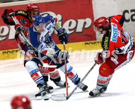 Eishockey Bundesliga. VSV gegen KAC. Warren Norris, Christian Ban (KAC), G?nther Lanzinger (VSV). Villach, am 11.3.2007.
Foto: Kuess
---
pressefotos, pressefotografie, kuess, qs, qspictures, sport, bild, bilder, bilddatenbank