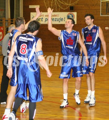 Basketball K?rntner Liga. KOS gegen Feldkirchen. Jubel Feldkirchen. Klagenfurt, am 8.2.2007.
Foto: Kuess
---
pressefotos, pressefotografie, kuess, qs, qspictures, sport, bild, bilder, bilddatenbank