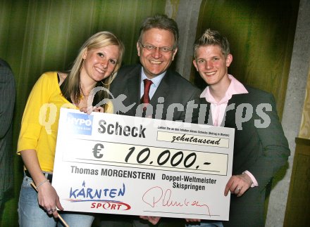 Schi, Ski, Nordisch, Schispringen, Thomas Morgenstern.Weltmeister im Mannschaftsspringen.Empfang in der Heimatgemeinde Seeboden. LHStv. Peter Ambrozy, ?berreichte einen Check ?ber Euro 10.000,--.  Thomas Morgenstern mitFreundin Kristina. Seeboden, am 2.4.2005.
---
pressefotos, pressefotografie, kuess, qs, qspictures, sport, bild, bilder, bilddatenbank