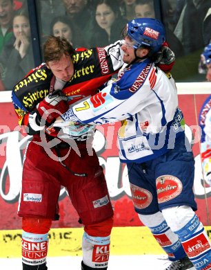 Eishockey Bundesliga. VSV gegen KAC. Rauferei.Johannes Kirisits (KAC), Gilbert K?hn (VSV). Villach, am 11.3.2007.
Foto: Kuess
---
pressefotos, pressefotografie, kuess, qs, qspictures, sport, bild, bilder, bilddatenbank