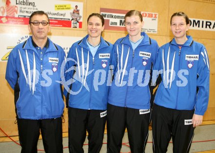 Tischtennis. Damen EM Qualifikationsspiel ?sterreich gegen Slowenien. Mannschaftsfoto Team Slowenien. Trainer Joze Mikeln, Biljana Todorovic, Martina Safran, Manca Fajmut. Bleiburg, am 11.1.2007.
Foto: Powerpixx/Kuess    

---
pressefotos, pressefotografie, kuess, qs, qspictures, sport, bild, bilder, bilddatenbank