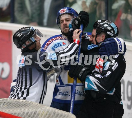 Eishockey Bundesliga. VSV gegen EHC Liwest Linz. Rauferei.  Darell Scoville (VSV), Kent Salfi (Linz). Villach, am 15.3.2007.
Foto: Kuess
---
pressefotos, pressefotografie, kuess, qs, qspictures, sport, bild, bilder, bilddatenbank