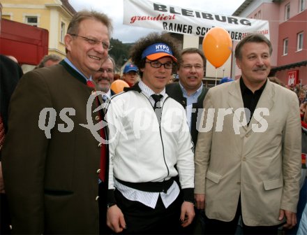 Schi Alpin, Weltcup. Empfang Rainer Sch?nfelder.LHStv. Dr. Peter Ambrozy, Rainer Sch?nfelder, Bgm. Stefan Visotschnig. Bleiburg, am 19.3.2005.
---
pressefotos, pressefotografie, kuess, qs, qspictures, sport, bild, bilder, bilddatenbank