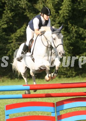 Reiten. Reitturnier Ehrenhausen. Nicole Schutti auf Pacco. Reitverein Ranftlhof. Klagenfurt, am 22.9.2006.
---
pressefotos, pressefotografie, kuess, qs, qspictures, sport, bild, bilder, bilddatenbank