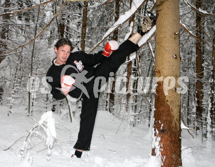 Kickboxen. Bernhard Sussitz. 8-facher Weltmeister. Klagenfurt, am 20.3.2007.
Foto: Kuess
---
pressefotos, pressefotografie, kuess, qs, qspictures, sport, bild, bilder, bilddatenbank