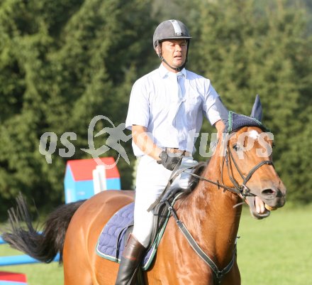 Reiten. Reitturnier Ehrenhausen. Ulrich Domaingo auf K&M Latina. Union Reitverein Klagenfurt. Klagenfurt, am 22.9.2006.
---
pressefotos, pressefotografie, kuess, qs, qspictures, sport, bild, bilder, bilddatenbank