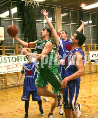 Basketball K?rntner Liga. KOS gegen Feldkirchen. Ziga Klemencic (KOS), Vlado Rasic (Feldkirchen). Klagenfurt, am 8.2.2007.
Foto: Kuess
---
pressefotos, pressefotografie, kuess, qs, qspictures, sport, bild, bilder, bilddatenbank