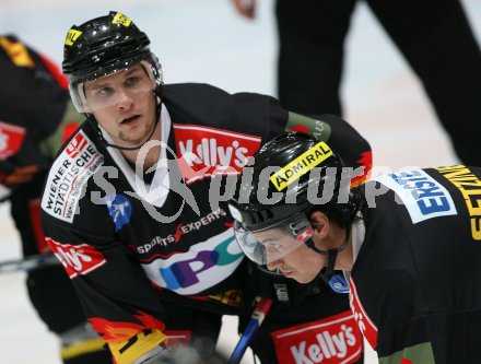 Eishockey Bundesliga. VSV gegen Vienna Capitals. Harlan Pratt, Oliver Setzinger (Caps). Villach, am 9.3.2007.
Foto: Kuess
---
pressefotos, pressefotografie, kuess, qs, qspictures, sport, bild, bilder, bilddatenbank