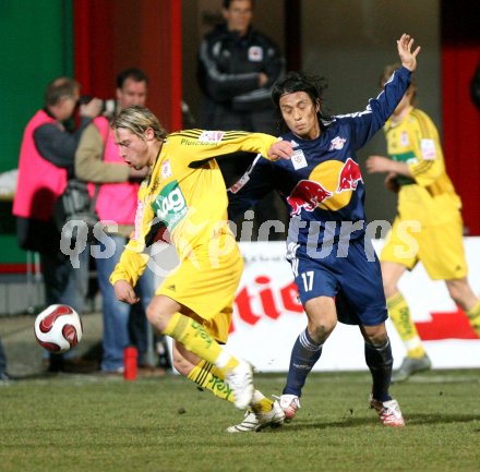 Fussball. ?FB Cup. FC K?rnten gegen Red Bull Salzburg. Thomas Riedl (FCK), Tsuneyasu Miyamoto (Salzburg). KLagenfurt, am 13.3.2007.
Foto: Kuess
---
pressefotos, pressefotografie, kuess, qs, qspictures, sport, bild, bilder, bilddatenbank