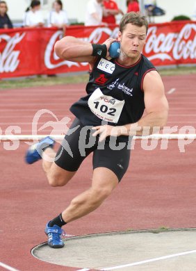 Leichtathletik. Top4 Meeting. Kugelstossen Herren. Martin Gratzer. (?sterreich, TLC Feldkirchen). Villach, am 14.7.2006.
---
pressefotos, pressefotografie, kuess, qs, qspictures, sport, bild, bilder, bilddatenbank