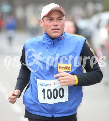 Klagenfurter Adventlauf. K?rntner Meisterschaft ?ber 10 Kilometer. Martin Kobau. Klagenfurt, am 3.12.2006.
Foto: Kuess
---
pressefotos, pressefotografie, kuess, qs, qspictures, sport, bild, bilder, bilddatenbank