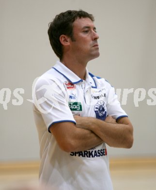 Volleyball. MEVZA. ATSC Wildcats gegen TPV Novo Mesto. Trainer Helmut Voggenberger (ATSC). Klagenfurt, am 29.9.2006.
---
pressefotos, pressefotografie, kuess, qs, qspictures, sport, bild, bilder, bilddatenbank