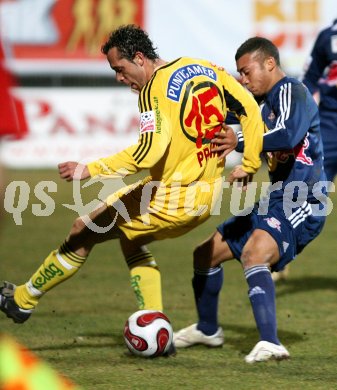 Fussball. ?FB Cup. FC K?rnten gegen Red Bull Salzburg. Christian Prawda (FCK), Johan Vonlanthen (Salzburg). KLagenfurt, am 13.3.2007.
Foto: Kuess
---
pressefotos, pressefotografie, kuess, qs, qspictures, sport, bild, bilder, bilddatenbank