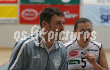 Volleyball Bundesliga Semifinale. Wildcats. Trainer Helmut Voggenberger und Maja Kaczmarek.
---
pressefotos, pressefotografie, kuess, qs, qspictures, sport, bild, bilder, bilddatenbank