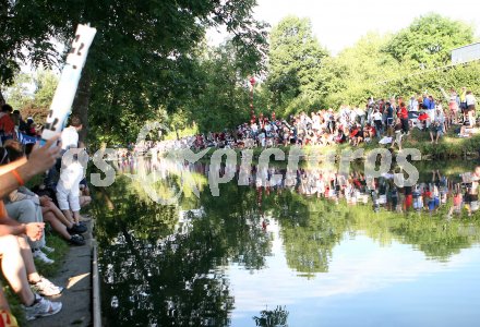 Ironman. Triathlon. Schwimmen.Tolle Stimmung entlang des Lenkanals. Klagenfurt, am 16.7.2006.
---
pressefotos, pressefotografie, kuess, qs, qspictures, sport, bild, bilder, bilddatenbank