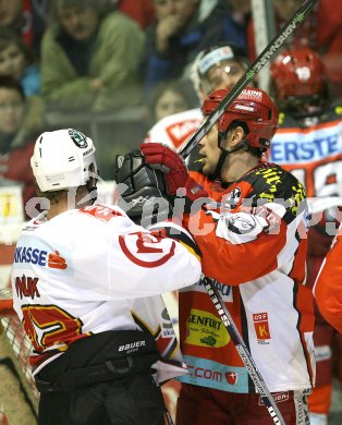 Eishockey Bundesliga. KAC gegen Jesenice. Warren Norris (KAC), Tomaz Vnuk (Jesenice). Klagenfurt, am 4.3.2007.
Foto: Kuess
---
pressefotos, pressefotografie, kuess, qs, qspictures, sport, bild, bilder, bilddatenbank