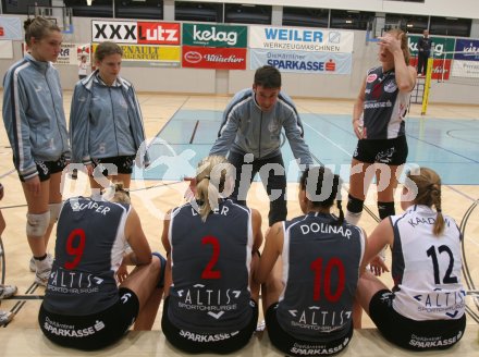 Volleyball Bundesliga Semifinale. Wildcats. Trainer Helmut Voggenberger beschw?rt die Mannschaft.
---
pressefotos, pressefotografie, kuess, qs, qspictures, sport, bild, bilder, bilddatenbank